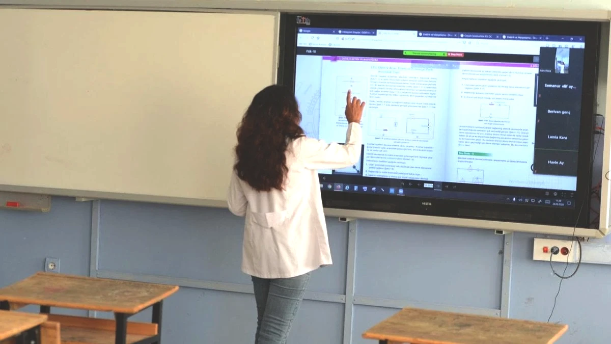 Öğretmenlere çifte müjde: MEB resmen duyurdu